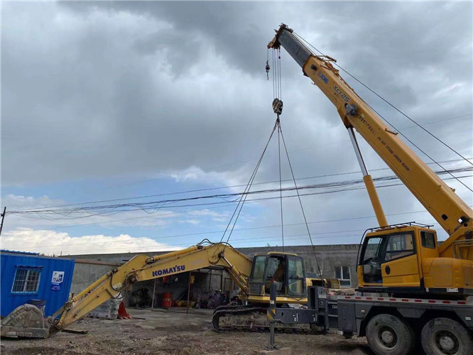 舟曲县25吨吊车的工作半径是多少？