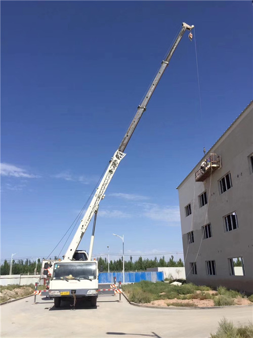 舟曲县“轻装强干”—— 吊车的 “轻量化臂架” 技术